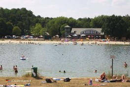 Camping aan het strand in Duitsland